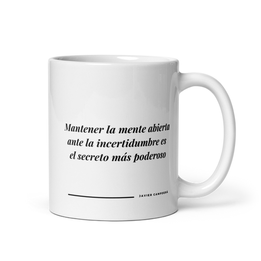 Taza Mantener la mente abierta ante la incertidumbre es  el secreto más poderoso